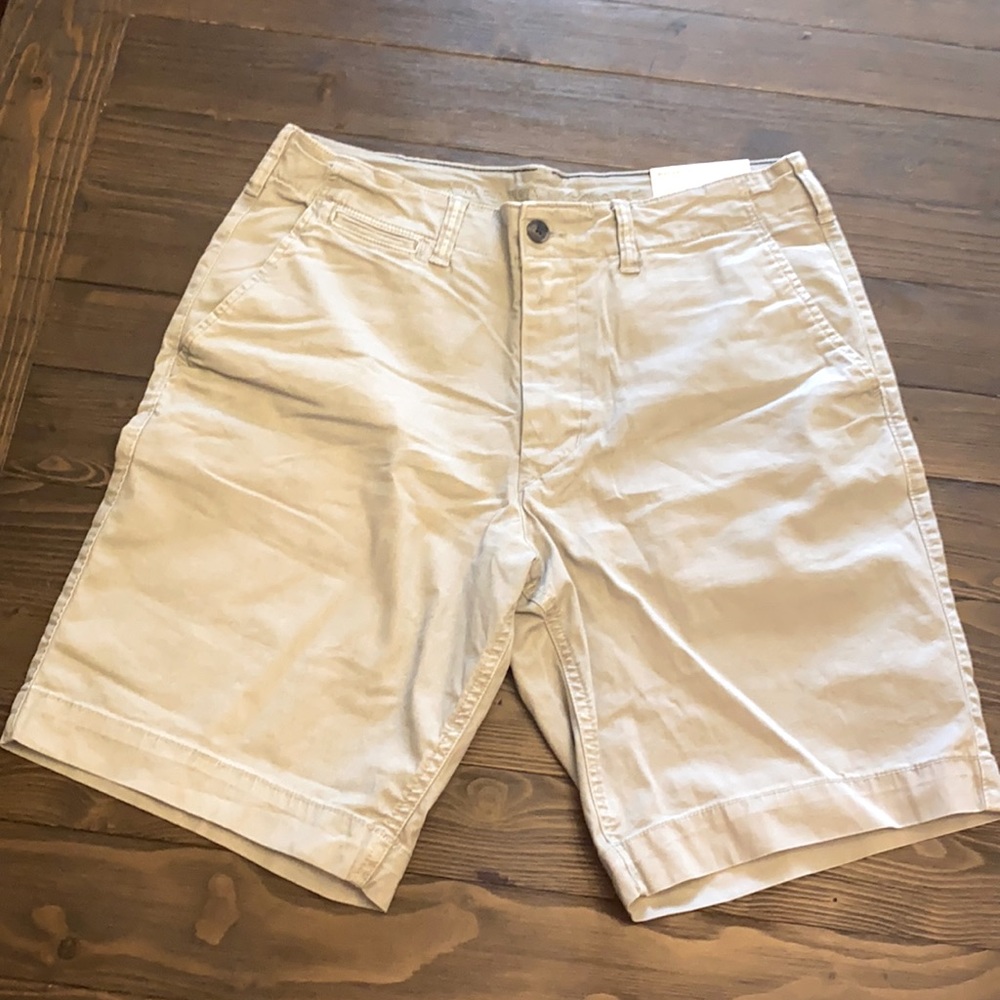 Men’s American Eagle 10” Shorts - Size 33